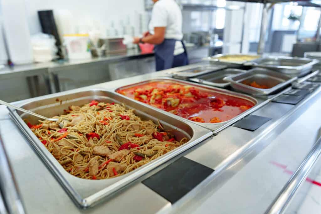 Schul Catering – Essensausgabe Mittagessen