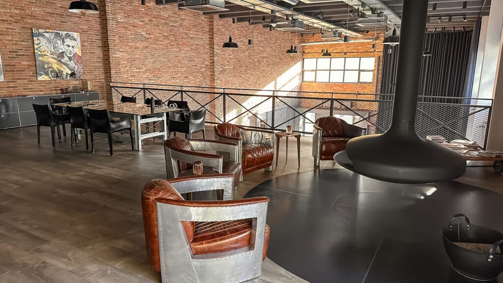 Vintage Loft – Kaminlounge Obergeschoss